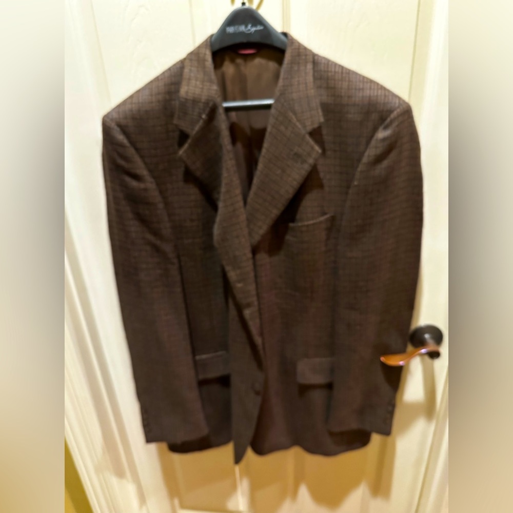 Hart Schaffner Marx-Brown (subtle) Plaid Sports Coat in Wool. Men’s Size 44R.